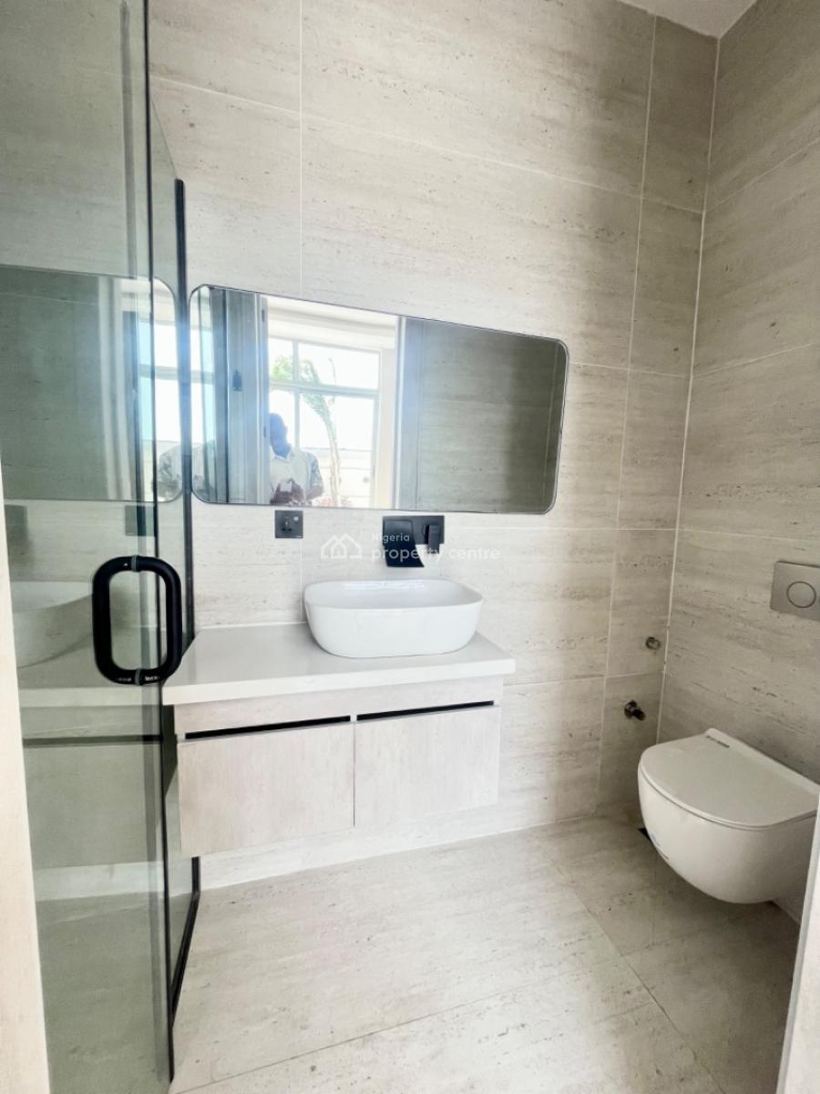 Luxurious 2 Bedroom Spacious Penthouse with Bq, Pool, Elevator & Gym, Lekki Phase 1, Lekki, Lagos, Flat / Apartment for Sale