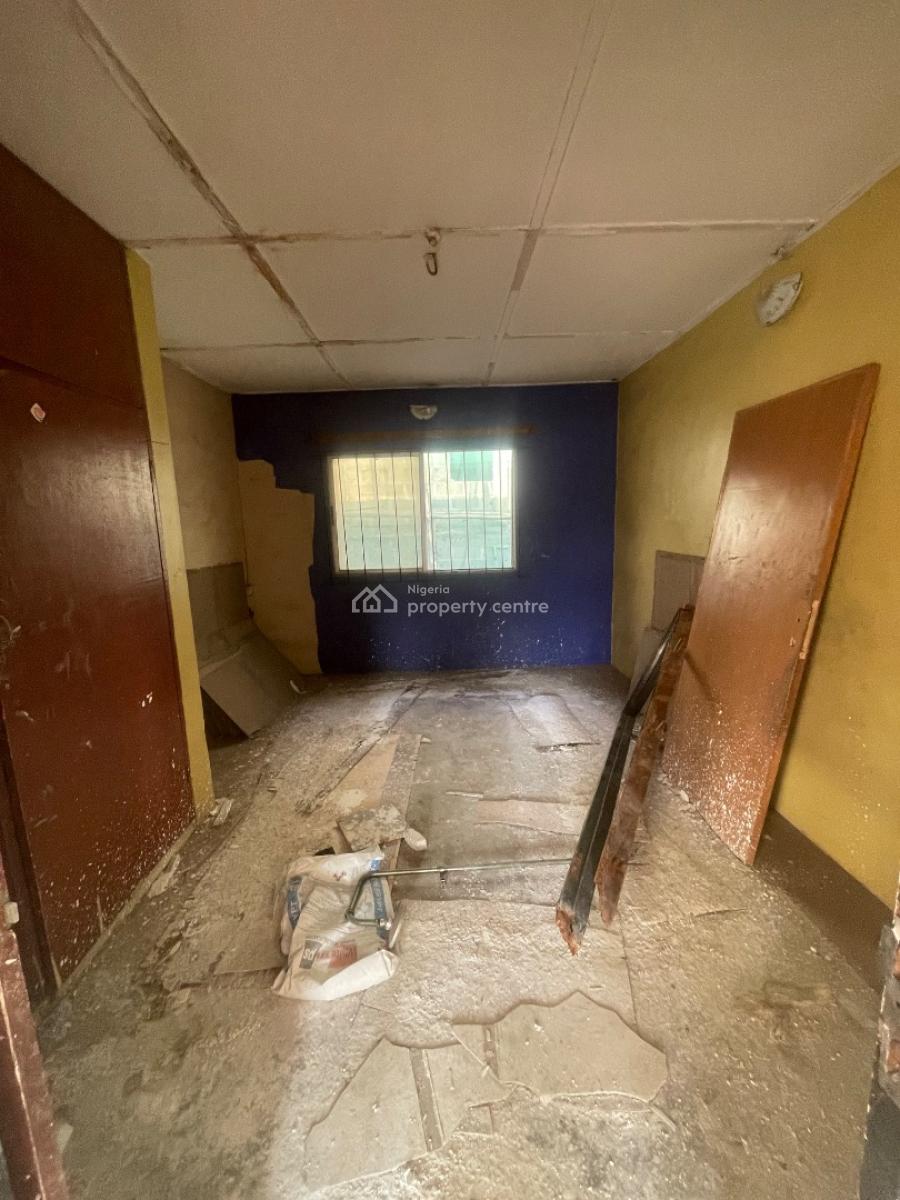 Spacious Renovated 3 Bedroom in an Estate, Gbagada, Lagos, Flat / Apartment for Rent