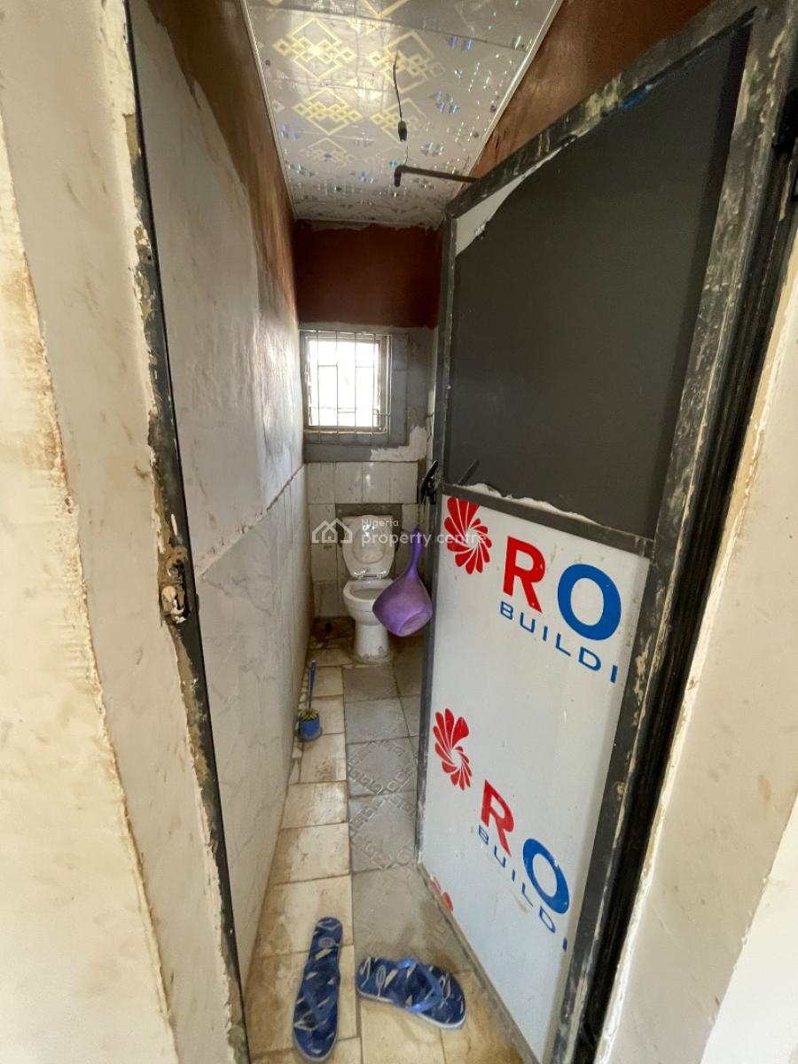 2 Bedroom Flat, Nia Senior Quarters, Lugbe District, Abuja, Flat / Apartment for Rent