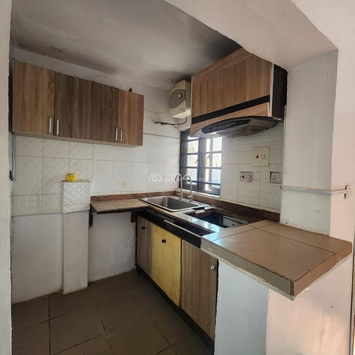 a 2 Bedroom Flat, with Room/parlor and Room Self-contained, Alegongo, Akobo, Ibadan, Oyo, Block of Flats for Sale