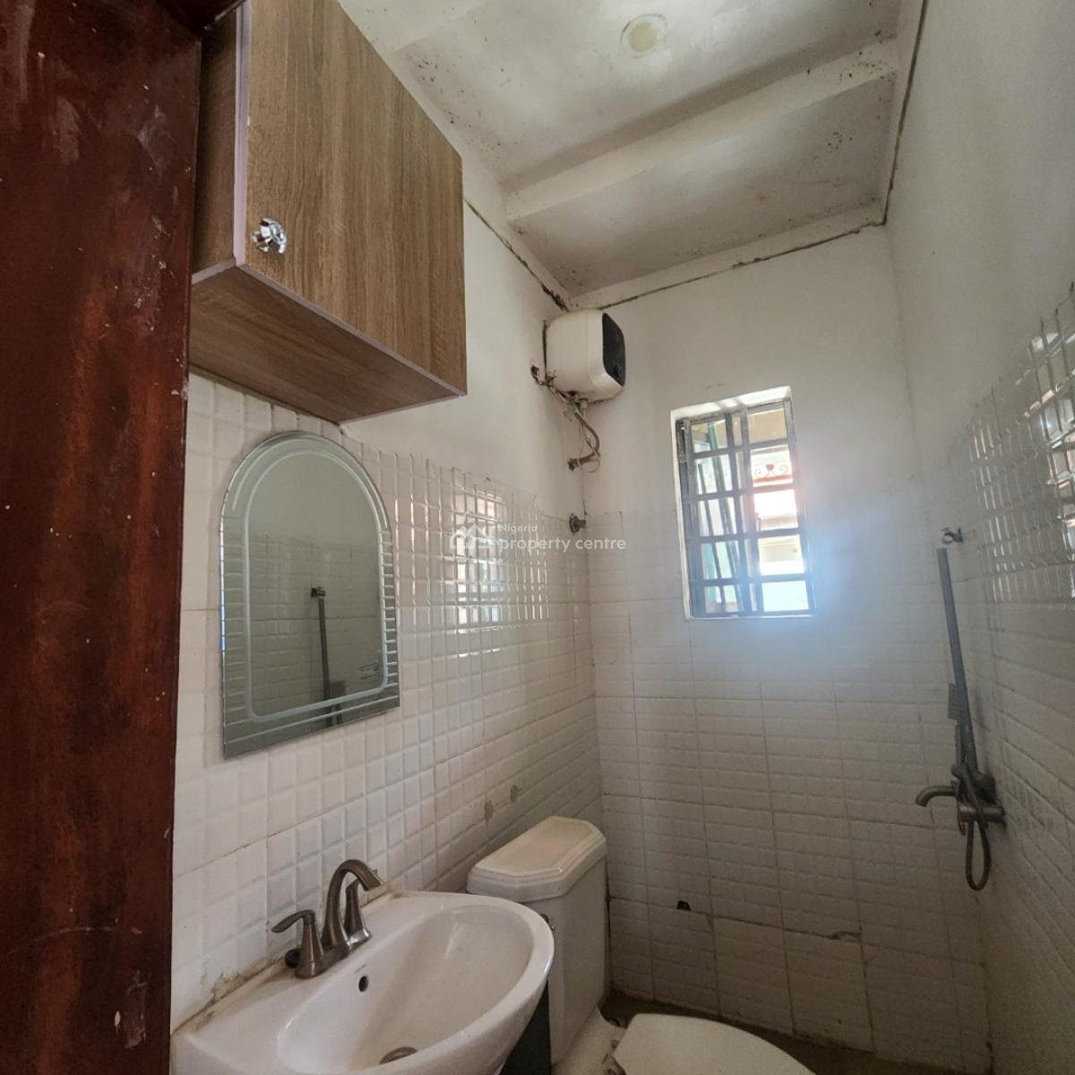 a 2 Bedroom Flat, with Room/parlor and Room Self-contained, Alegongo, Akobo, Ibadan, Oyo, Block of Flats for Sale