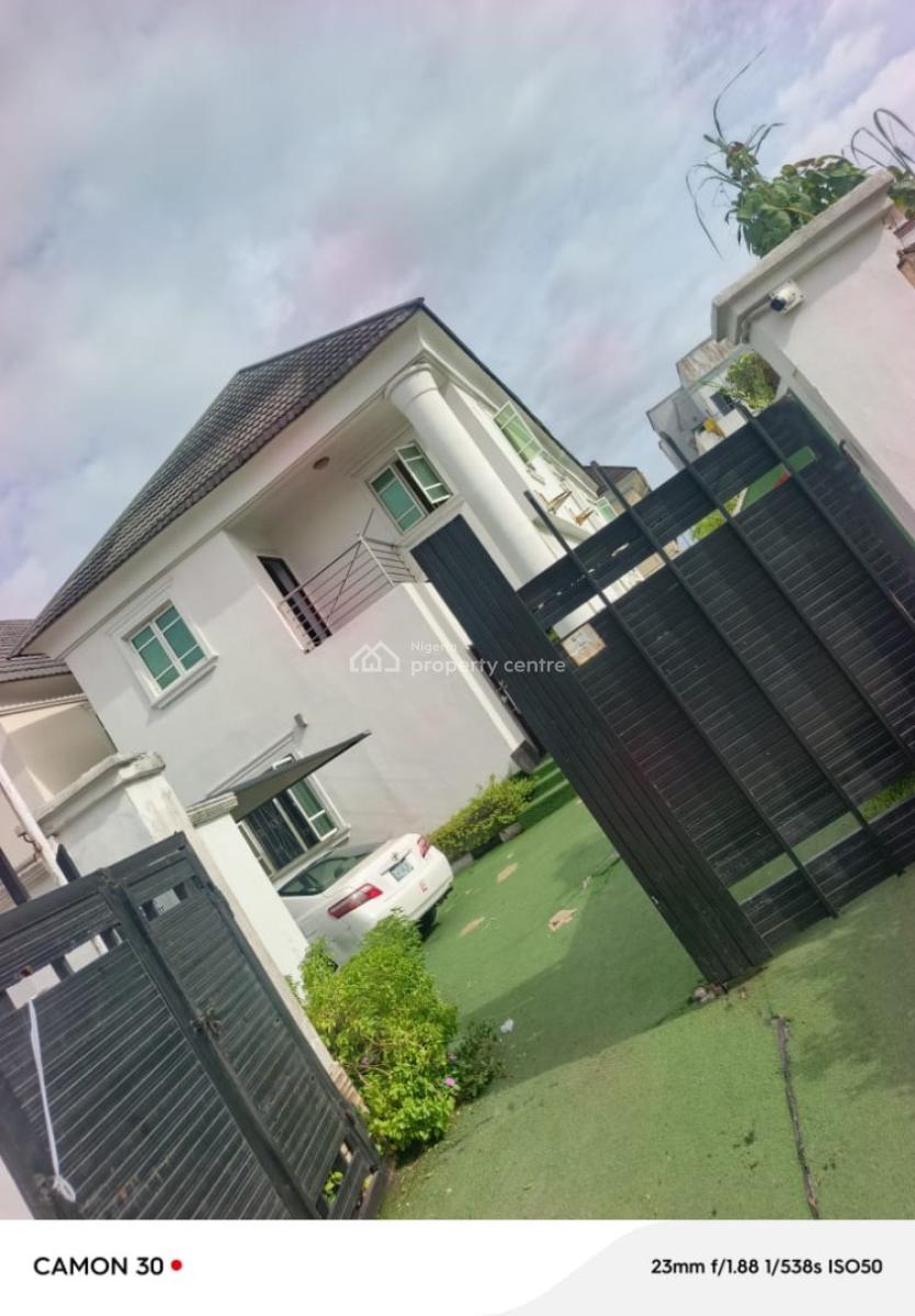 Beautiful 6 Bedroom Fully Detached Duplex with 2 Bqs, Lekki Phase1, Lekki, Lagos, Office Space for Rent