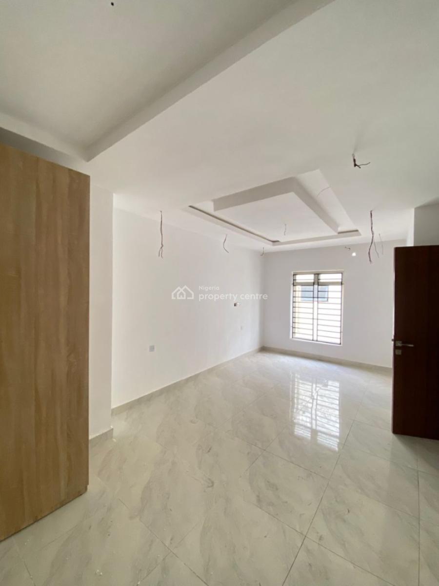 a Fine 2 Bedroom Maisonette, Lekki Phase 1, Lekki, Lagos, Flat / Apartment for Sale