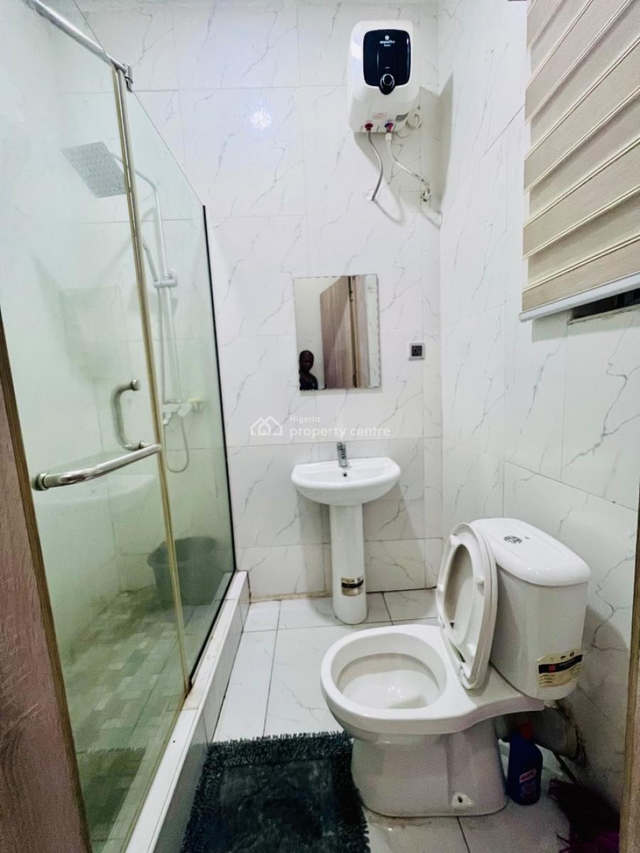 Exquisite Furnished Queens Room with Swimng Pool,gym in Elite Estate, Spring Garden Estate Phase 1, Orchid Road By Lekki 2nd Toll Gate, Lekki, Lagos, Flat / Apartment Short Let