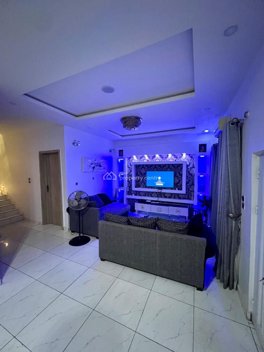 Exquisite Furnished Queens Room with Swimng Pool,gym in Elite Estate, Spring Garden Estate Phase 1, Orchid Road By Lekki 2nd Toll Gate, Lekki, Lagos, Flat / Apartment Short Let