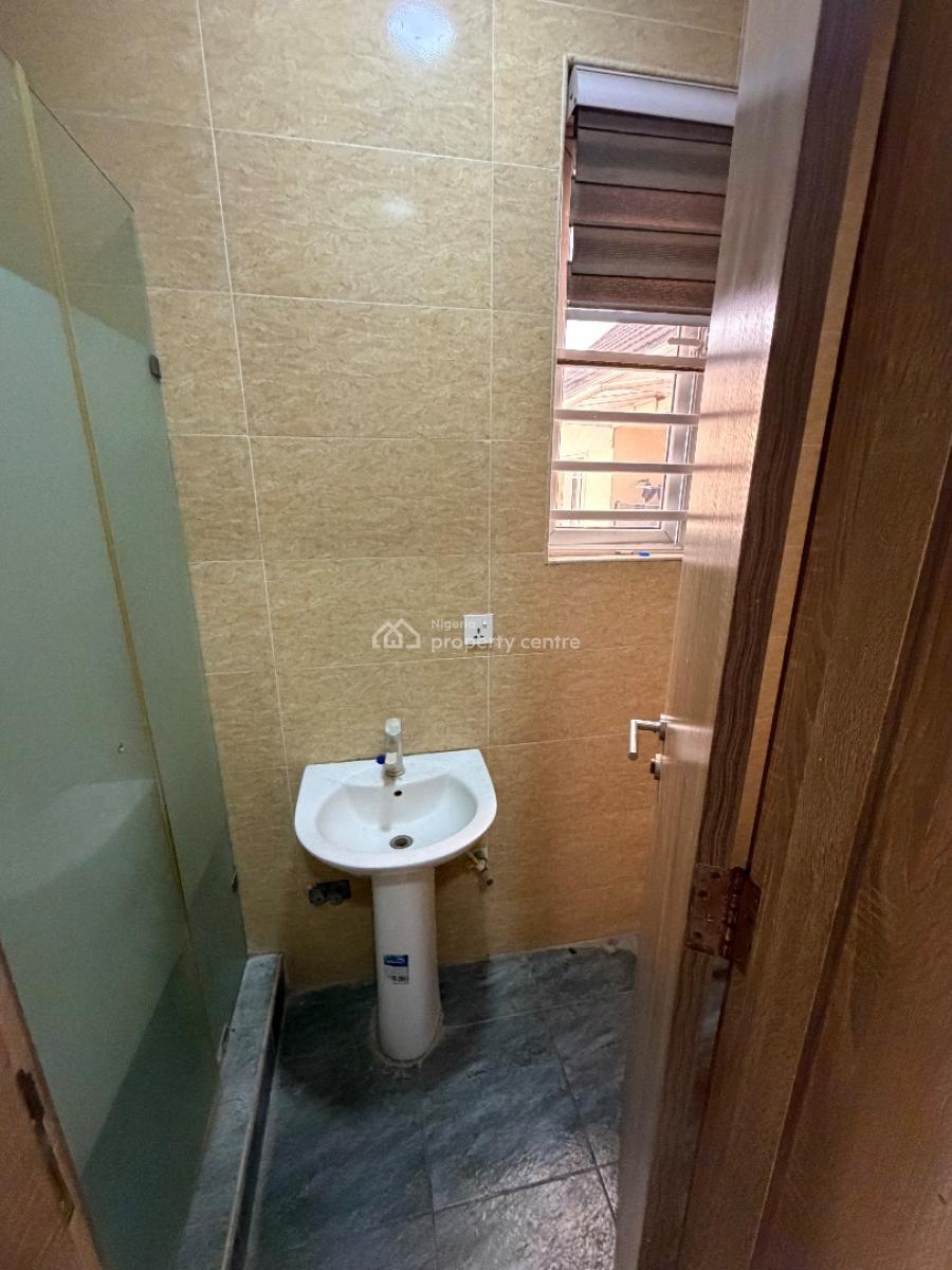 Semi Detached 4 Bedroom, Ologolo, Lekki, Lagos, Semi-detached Duplex for Rent