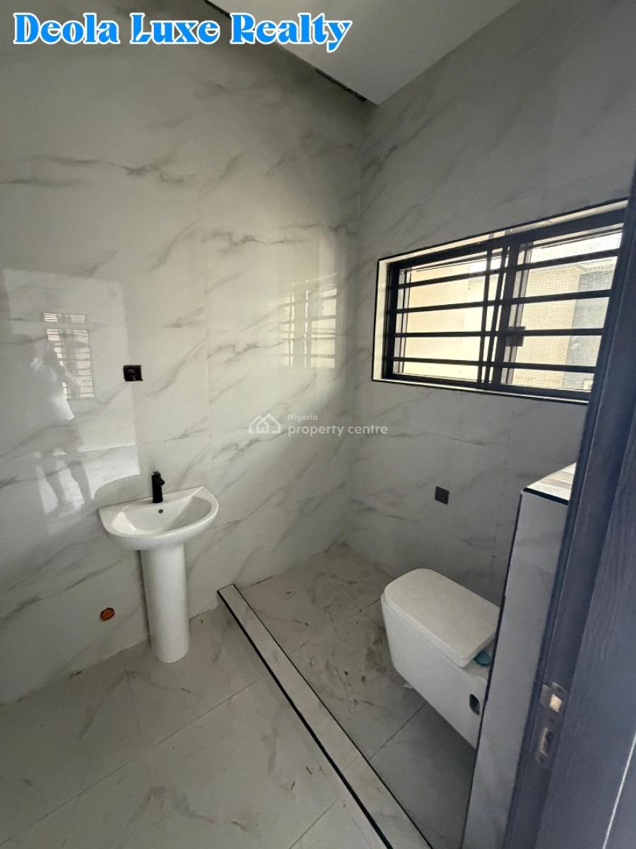 Osapa (pinnock) Deal. 4 Bedroom Terrace Mreif Ready, Pinnock Road, Osapa, Lekki, Lagos, Terraced Duplex for Sale