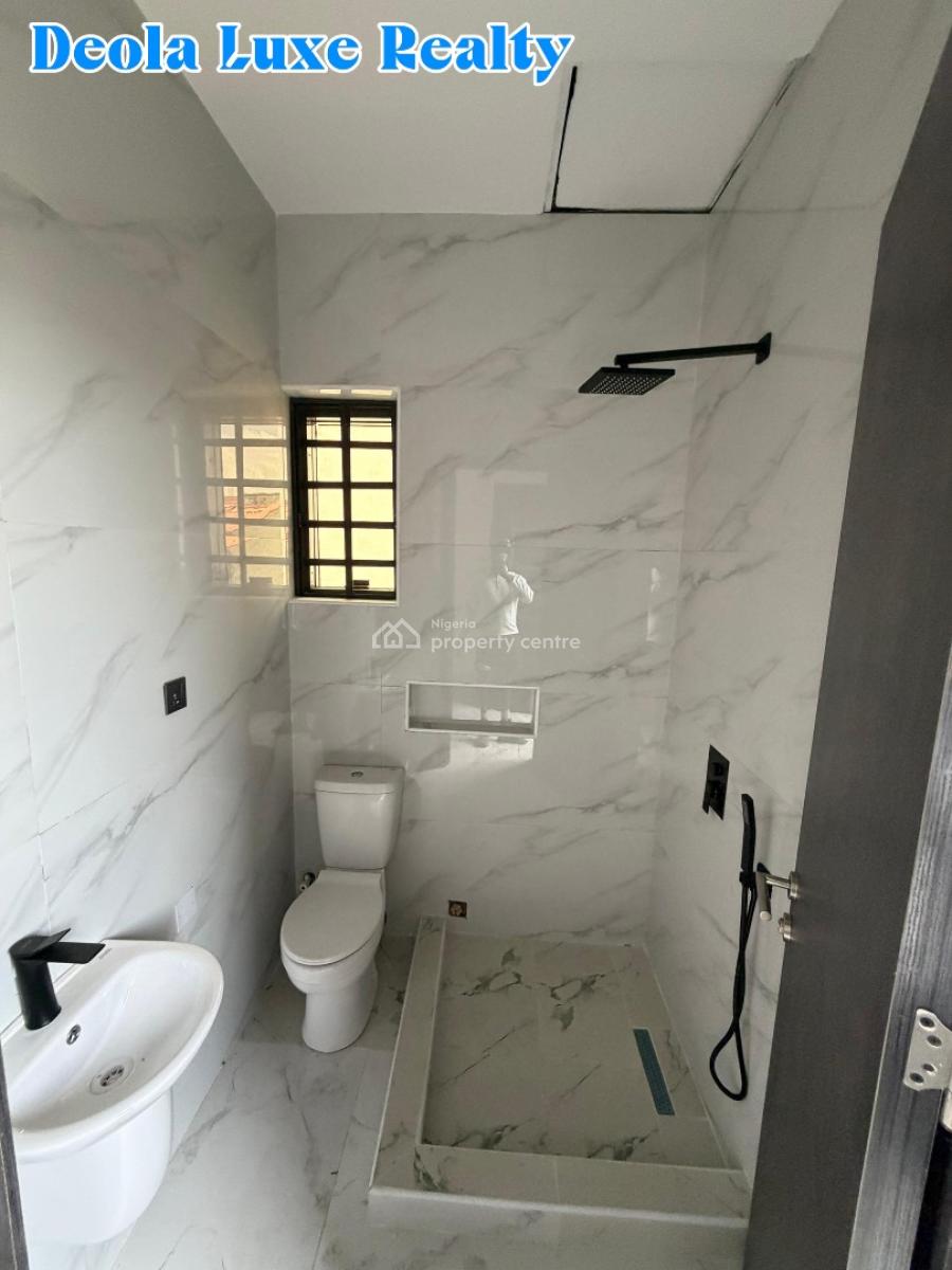 Osapa (pinnock) Deal. 4 Bedroom Terrace Mreif Ready, Pinnock Road, Osapa, Lekki, Lagos, Terraced Duplex for Sale