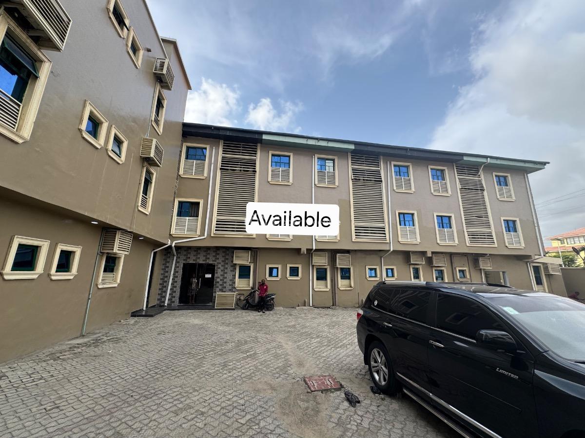 Distress 62 Rooms Hotel with Minimart and Bar Super Market on 1,100sqm, Maruwa, Lekki Phase 1, Lekki, Lagos, Hotel / Guest House for Rent