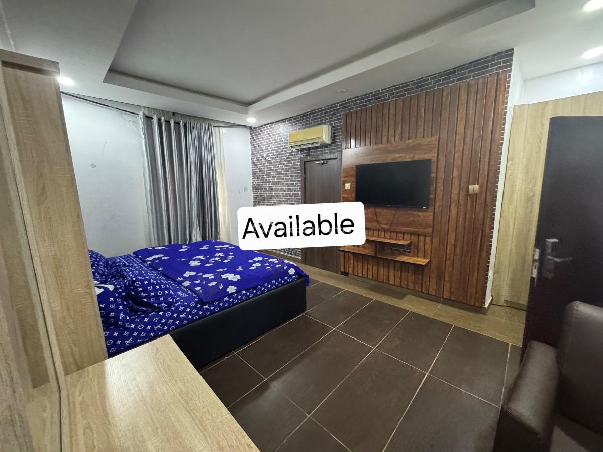 Distress 62 Rooms Hotel with Minimart and Bar Super Market on 1,100sqm, Maruwa, Lekki Phase 1, Lekki, Lagos, Hotel / Guest House for Rent