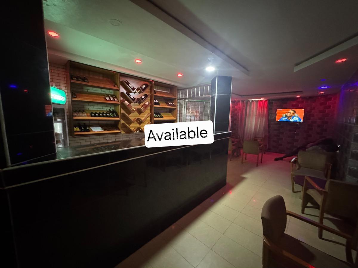 Distress 62 Rooms Hotel with Minimart and Bar Super Market on 1,100sqm, Maruwa, Lekki Phase 1, Lekki, Lagos, Hotel / Guest House for Rent