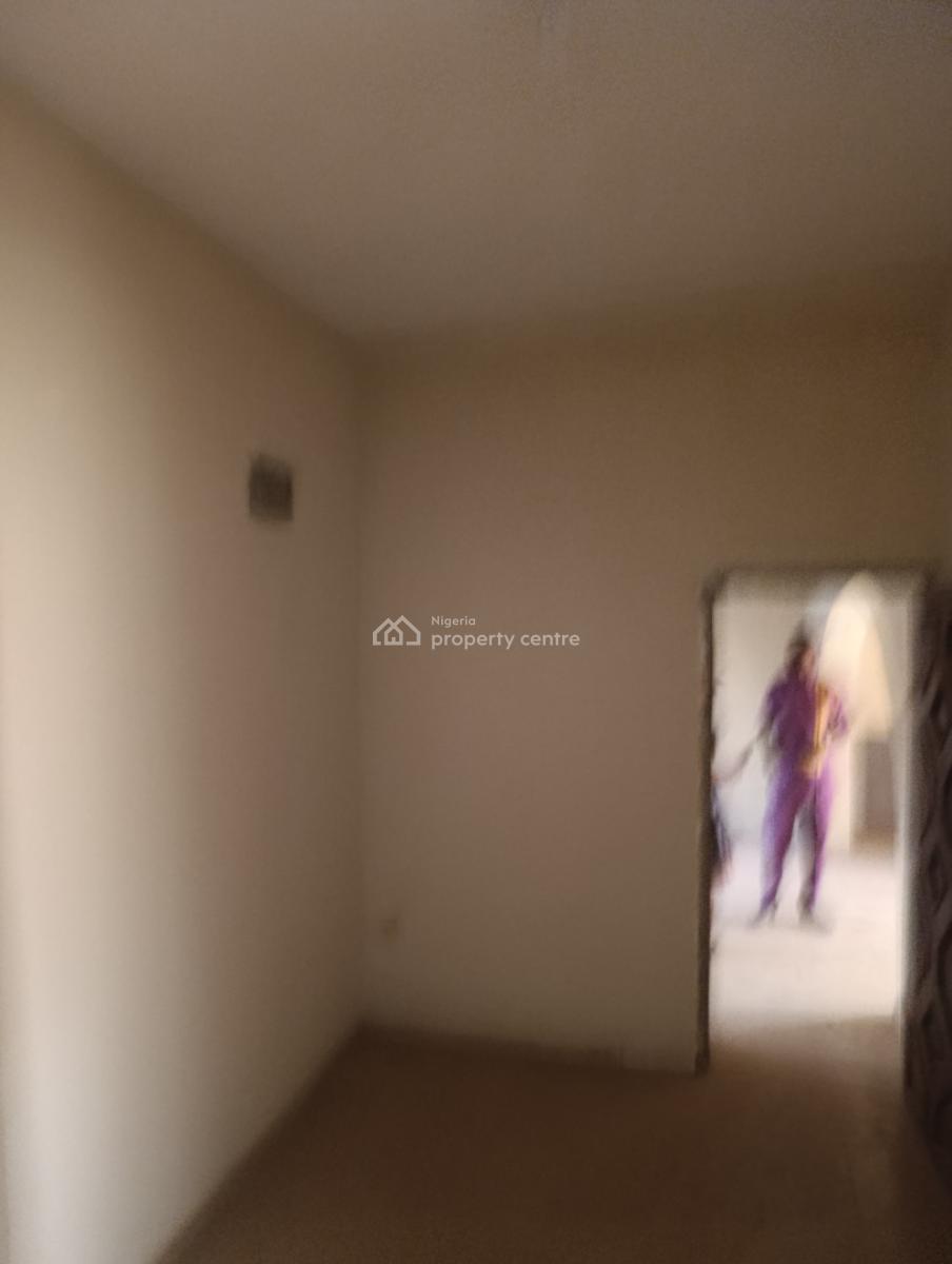 3 Bedroom Flat in a 4 Flat Second House to The Main Road, Welfare Hospital Area, Old Ife Road, Alakia, Ibadan, Oyo, Semi-detached Bungalow for Rent