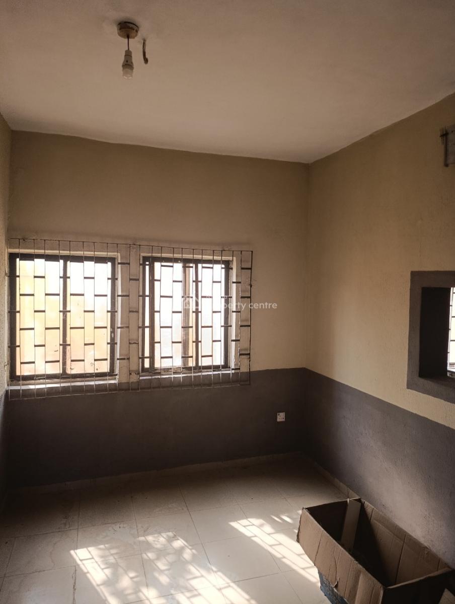 3 Bedroom Flat in a 4 Flat Second House to The Main Road, Welfare Hospital Area, Old Ife Road, Alakia, Ibadan, Oyo, Semi-detached Bungalow for Rent