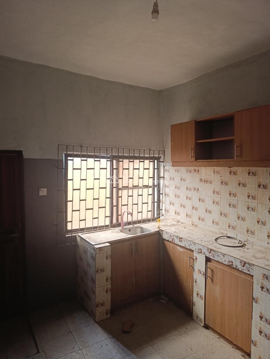 3 Bedroom Flat in a 4 Flat Second House to The Main Road, Welfare Hospital Area, Old Ife Road, Alakia, Ibadan, Oyo, Semi-detached Bungalow for Rent