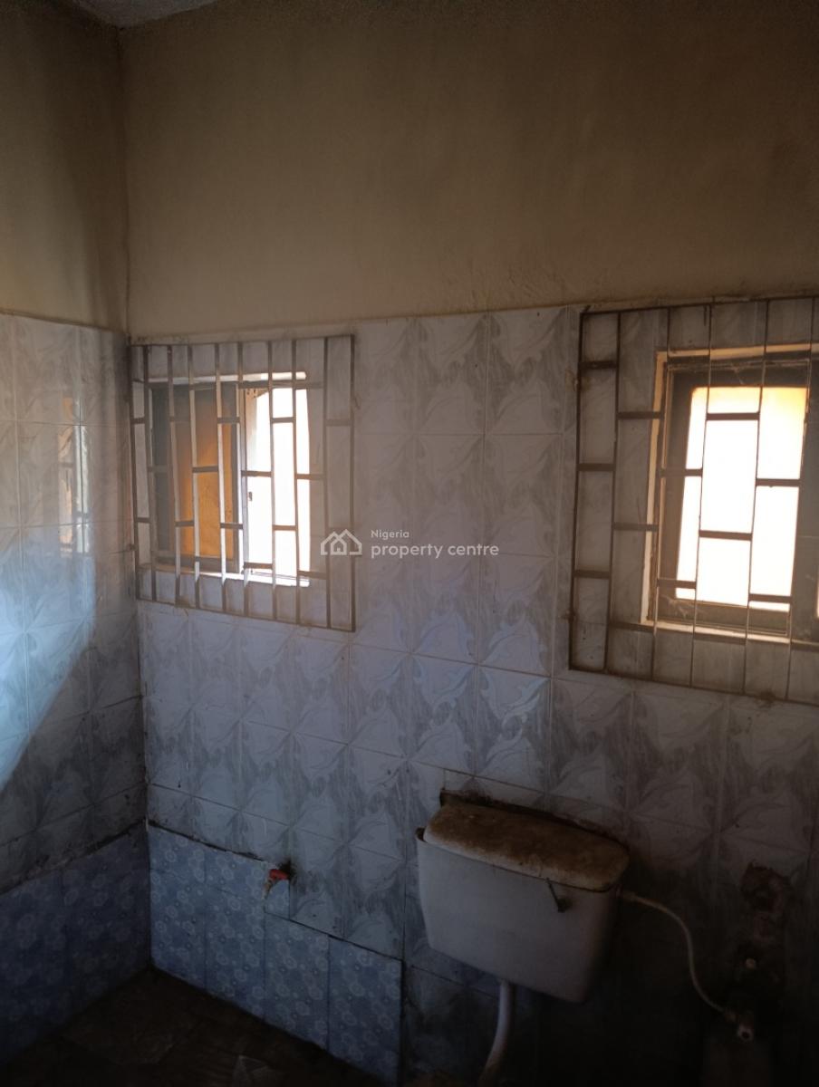 3 Bedroom Flat in a 4 Flat Second House to The Main Road, Welfare Hospital Area, Old Ife Road, Alakia, Ibadan, Oyo, Semi-detached Bungalow for Rent