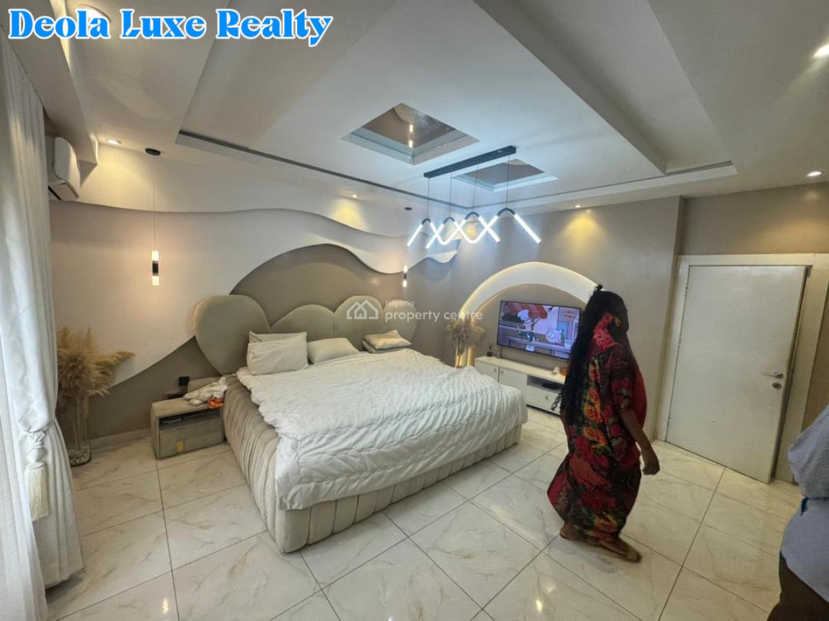 Distress Deal: 4 Bedrooms Terraced Corner Piece + Bq, First Serious Bu, Ikate, Lekki, Lagos, Terraced Duplex for Sale