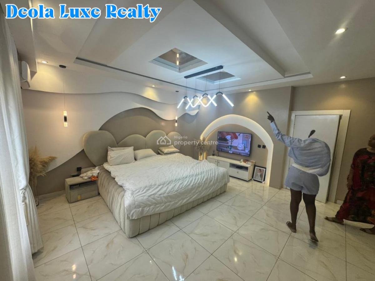 Distress Deal: 4 Bedrooms Terraced Corner Piece + Bq, First Serious Bu, Ikate, Lekki, Lagos, Terraced Duplex for Sale