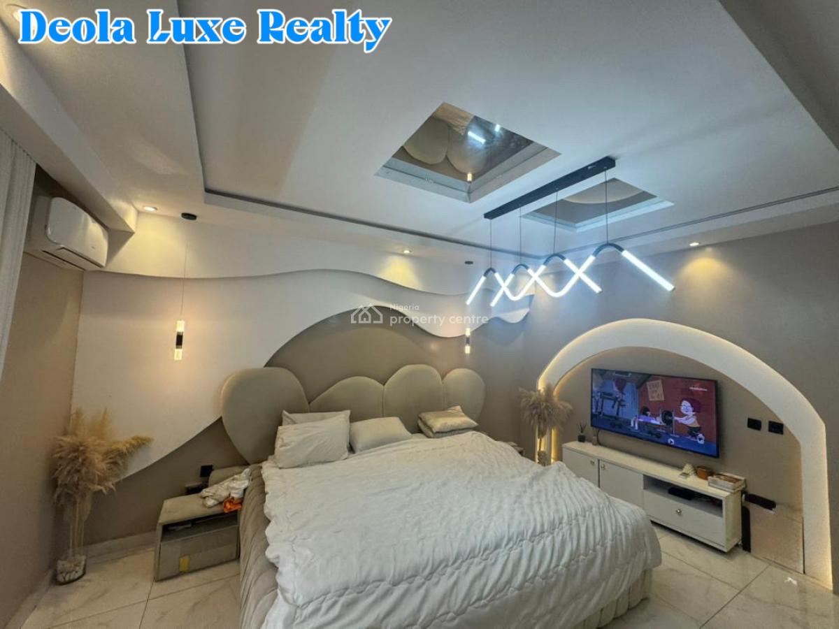 Distress Deal: 4 Bedrooms Terraced Corner Piece + Bq, First Serious Bu, Ikate, Lekki, Lagos, Terraced Duplex for Sale