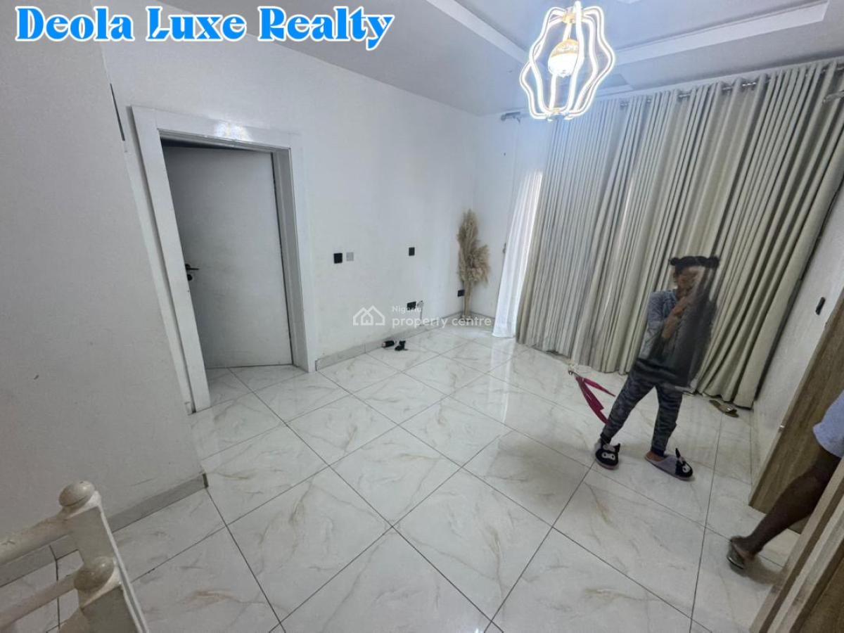 Distress Deal: 4 Bedrooms Terraced Corner Piece + Bq, First Serious Bu, Ikate, Lekki, Lagos, Terraced Duplex for Sale