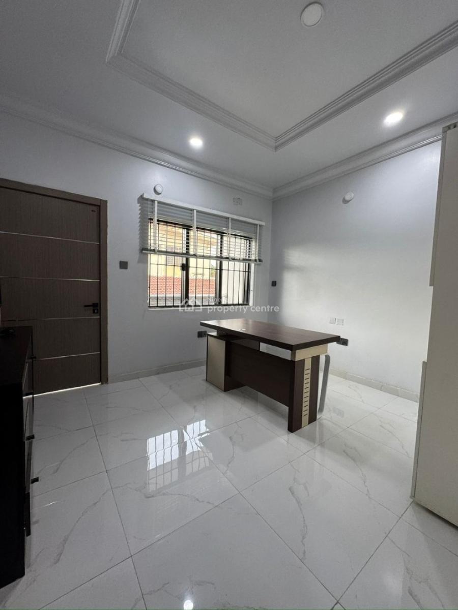 a Well-maintained Furnished 3-bedroom Apartment Office Space, New Bodija, Ibadan, Oyo, Office Space for Rent