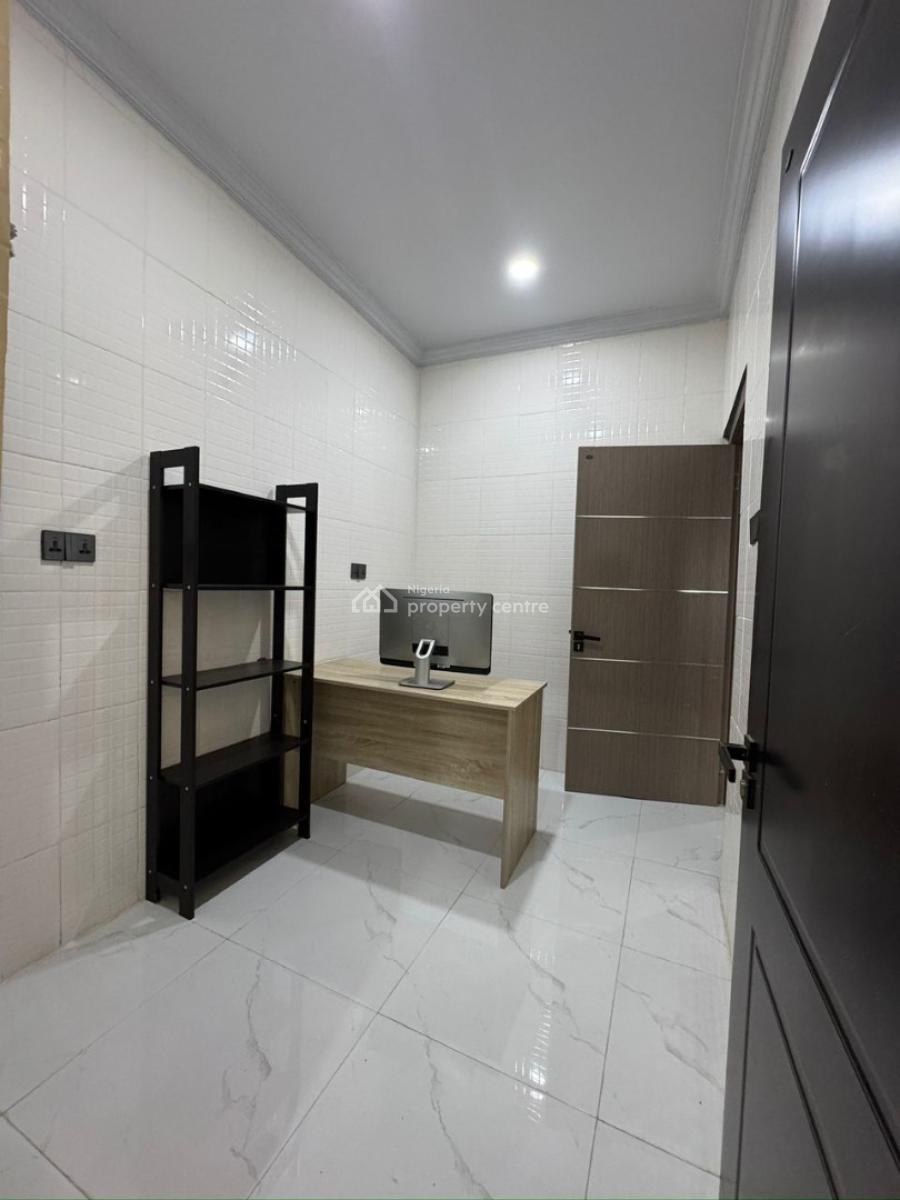 a Well-maintained Furnished 3-bedroom Apartment Office Space, New Bodija, Ibadan, Oyo, Office Space for Rent