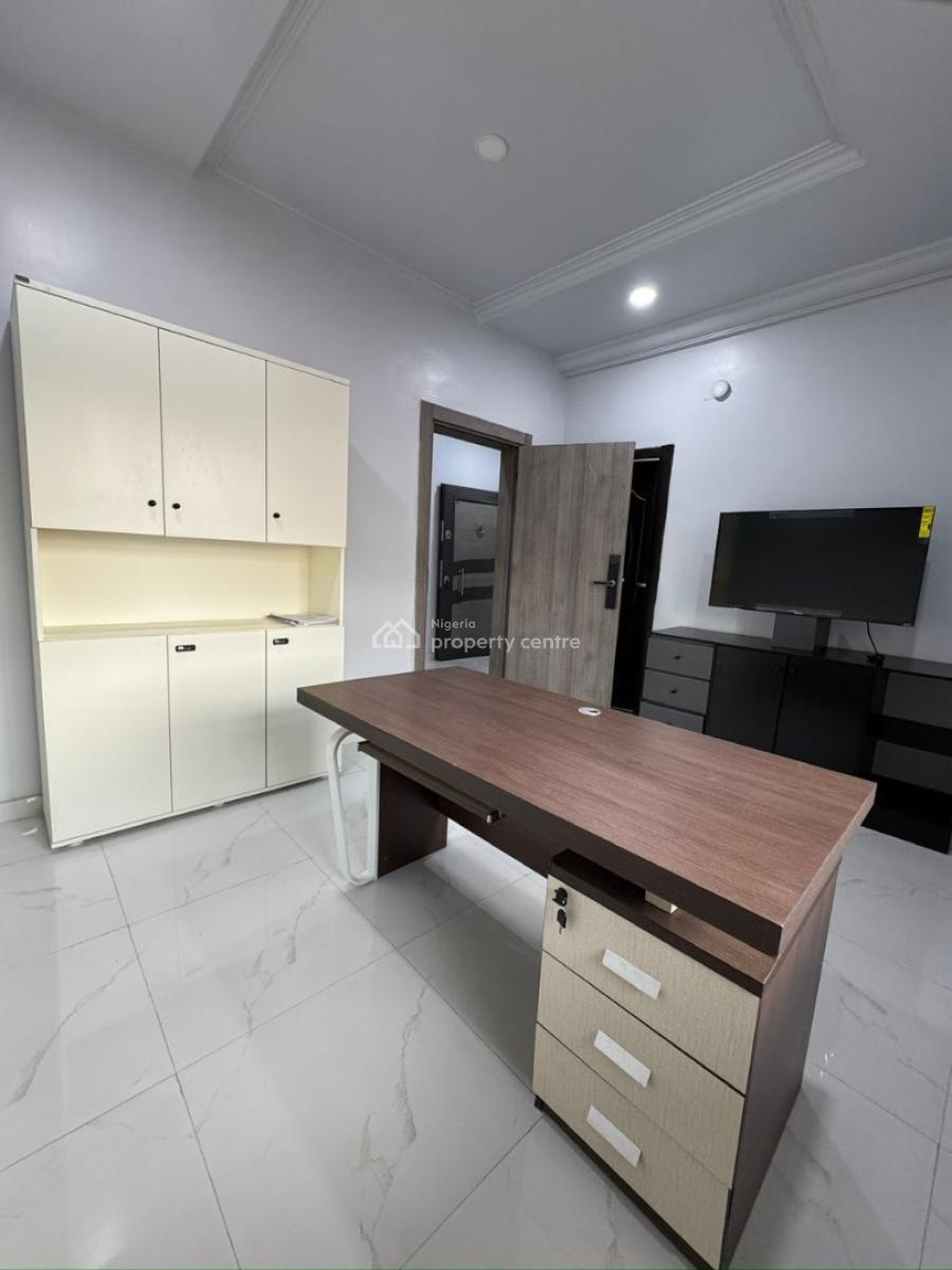 a Well-maintained Furnished 3-bedroom Apartment Office Space, New Bodija, Ibadan, Oyo, Office Space for Rent