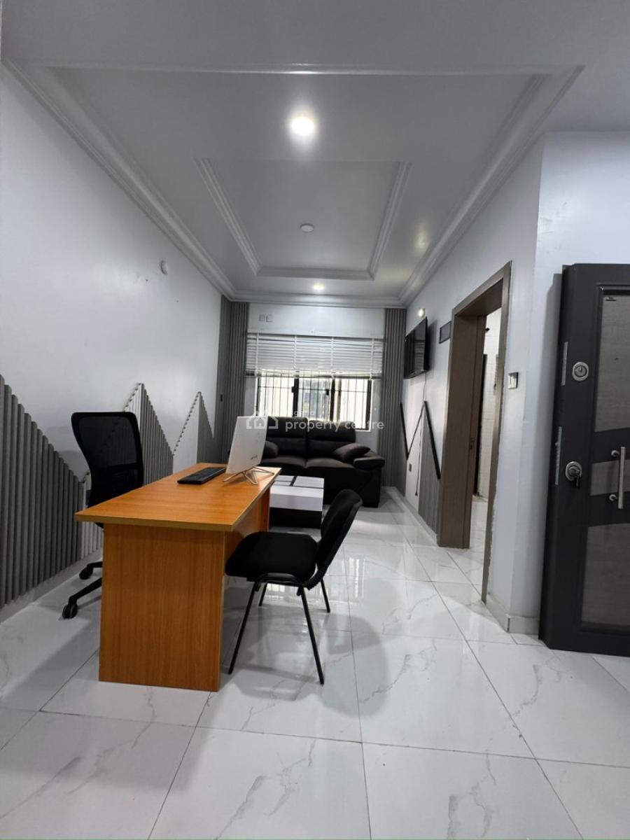 a Well-maintained Furnished 3-bedroom Apartment Office Space, New Bodija, Ibadan, Oyo, Office Space for Rent