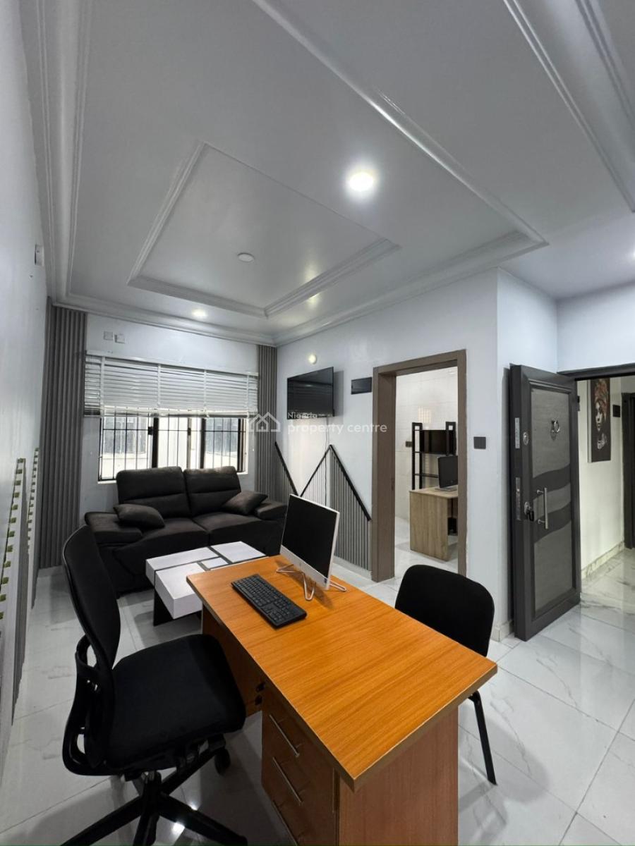 a Well-maintained Furnished 3-bedroom Apartment Office Space, New Bodija, Ibadan, Oyo, Office Space for Rent