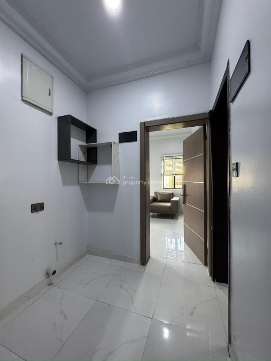 a Well-maintained Furnished 3-bedroom Apartment Office Space, New Bodija, Ibadan, Oyo, Office Space for Rent