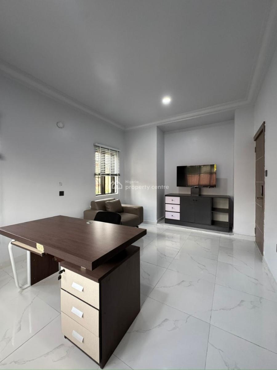 a Well-maintained Furnished 3-bedroom Apartment Office Space, New Bodija, Ibadan, Oyo, Office Space for Rent