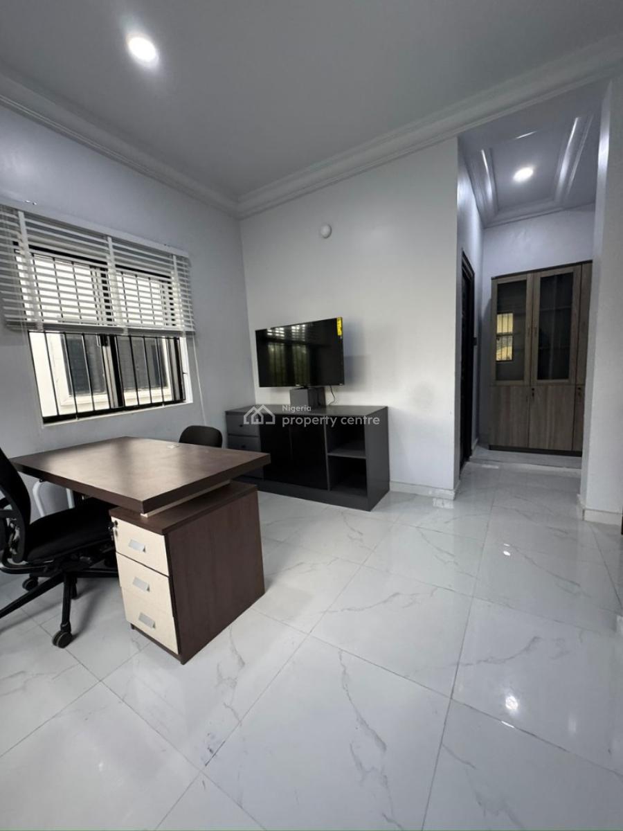 a Well-maintained Furnished 3-bedroom Apartment Office Space, New Bodija, Ibadan, Oyo, Office Space for Rent