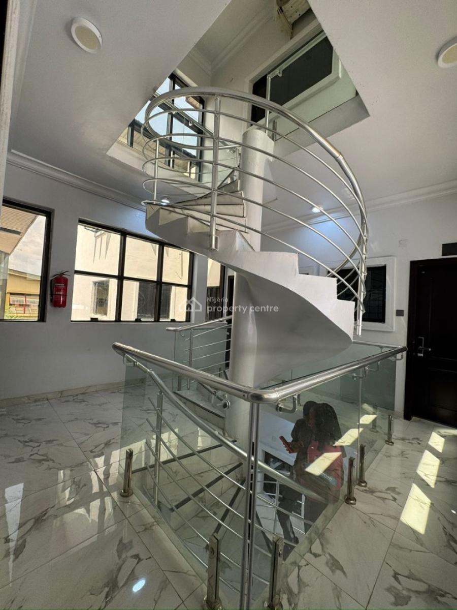 a Well-maintained Furnished 3-bedroom Apartment Office Space, New Bodija, Ibadan, Oyo, Office Space for Rent