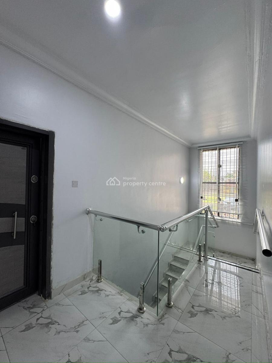 a Well-maintained Furnished 3-bedroom Apartment Office Space, New Bodija, Ibadan, Oyo, Office Space for Rent
