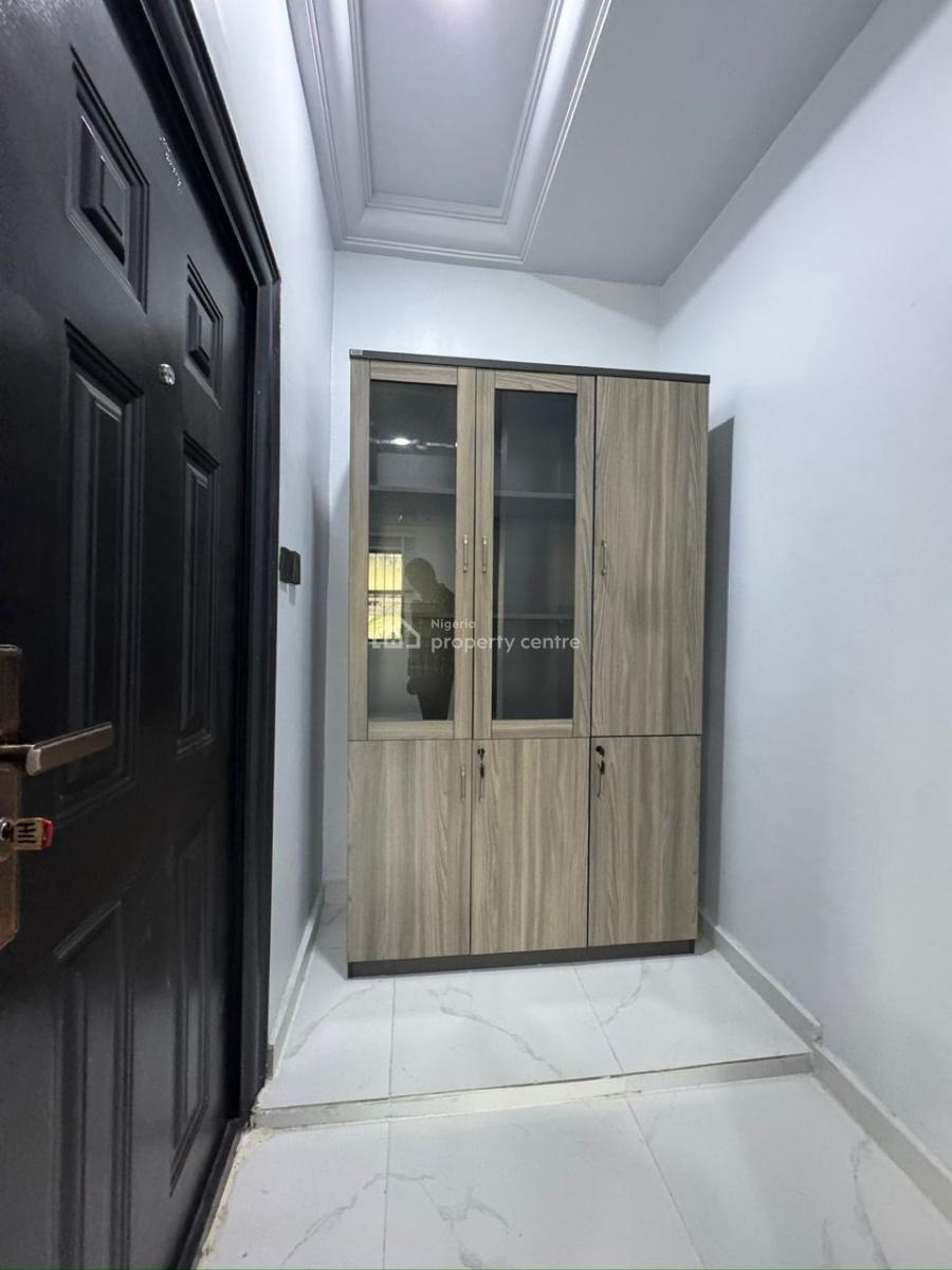 a Well-maintained Furnished 3-bedroom Apartment Office Space, New Bodija, Ibadan, Oyo, Office Space for Rent
