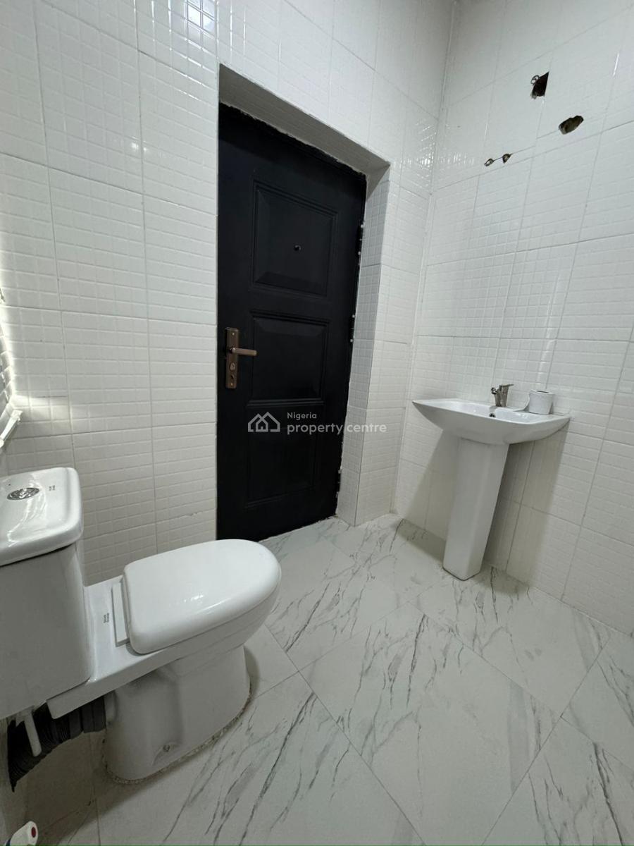 a Well-maintained Furnished 3-bedroom Apartment Office Space, New Bodija, Ibadan, Oyo, Office Space for Rent