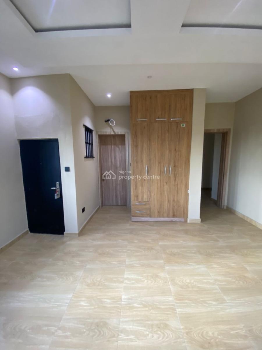 Nwely Built 5 Bedroom with a Room Bq in Well Secured Area, Lekki Phase 1, Lekki, Lagos, Flat / Apartment for Rent