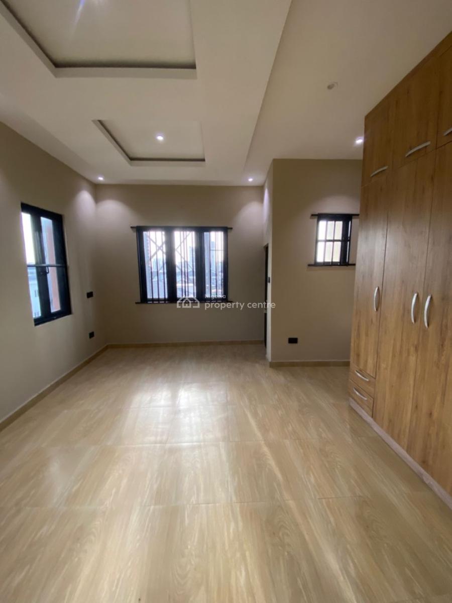 Nwely Built 5 Bedroom with a Room Bq in Well Secured Area, Lekki Phase 1, Lekki, Lagos, Flat / Apartment for Rent