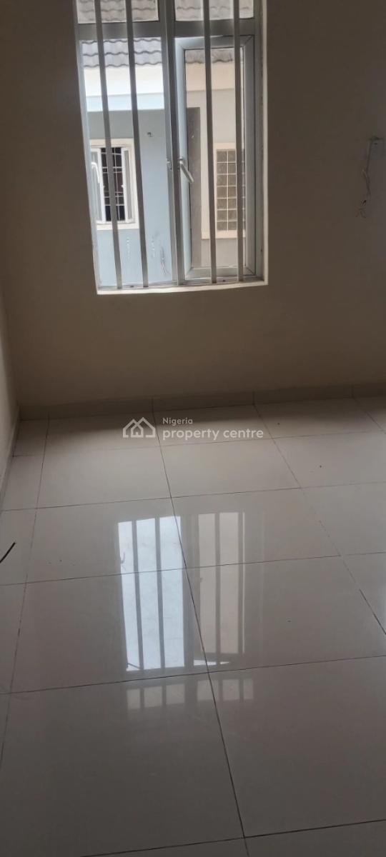 Neatly Renovated Semi-detachment 4 Bedroom Duplex with Bq, Off Mobil Road, Ilaje, Ajah, Lagos, Semi-detached Duplex for Rent