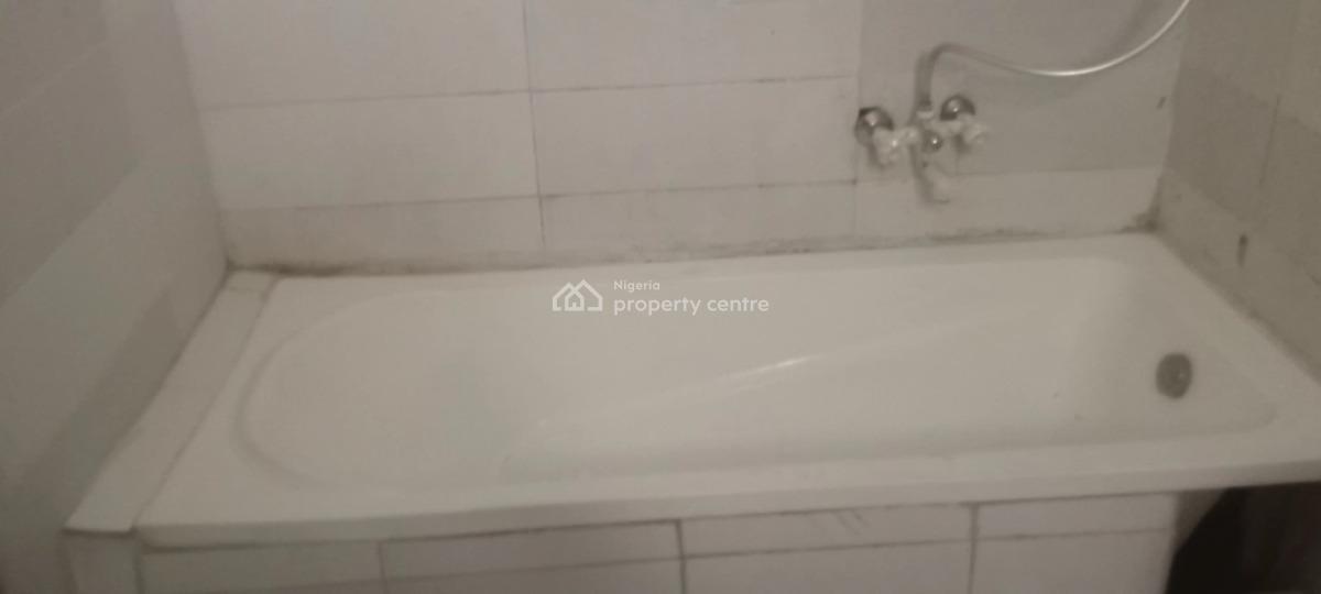Neatly Renovated Semi-detachment 4 Bedroom Duplex with Bq, Off Mobil Road, Ilaje, Ajah, Lagos, Semi-detached Duplex for Rent