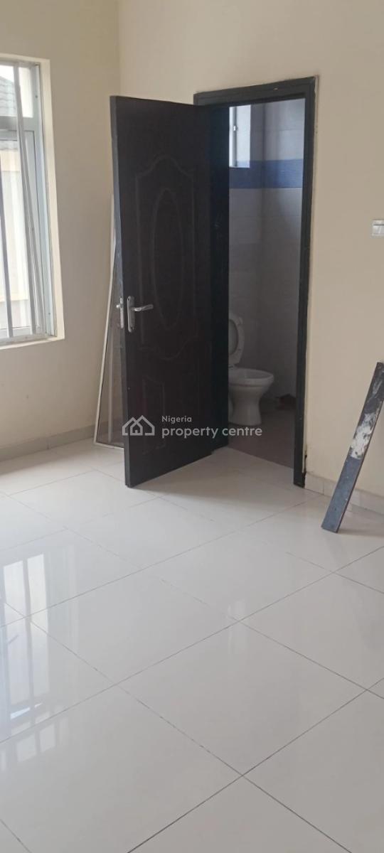 Neatly Renovated Semi-detachment 4 Bedroom Duplex with Bq, Off Mobil Road, Ilaje, Ajah, Lagos, Semi-detached Duplex for Rent