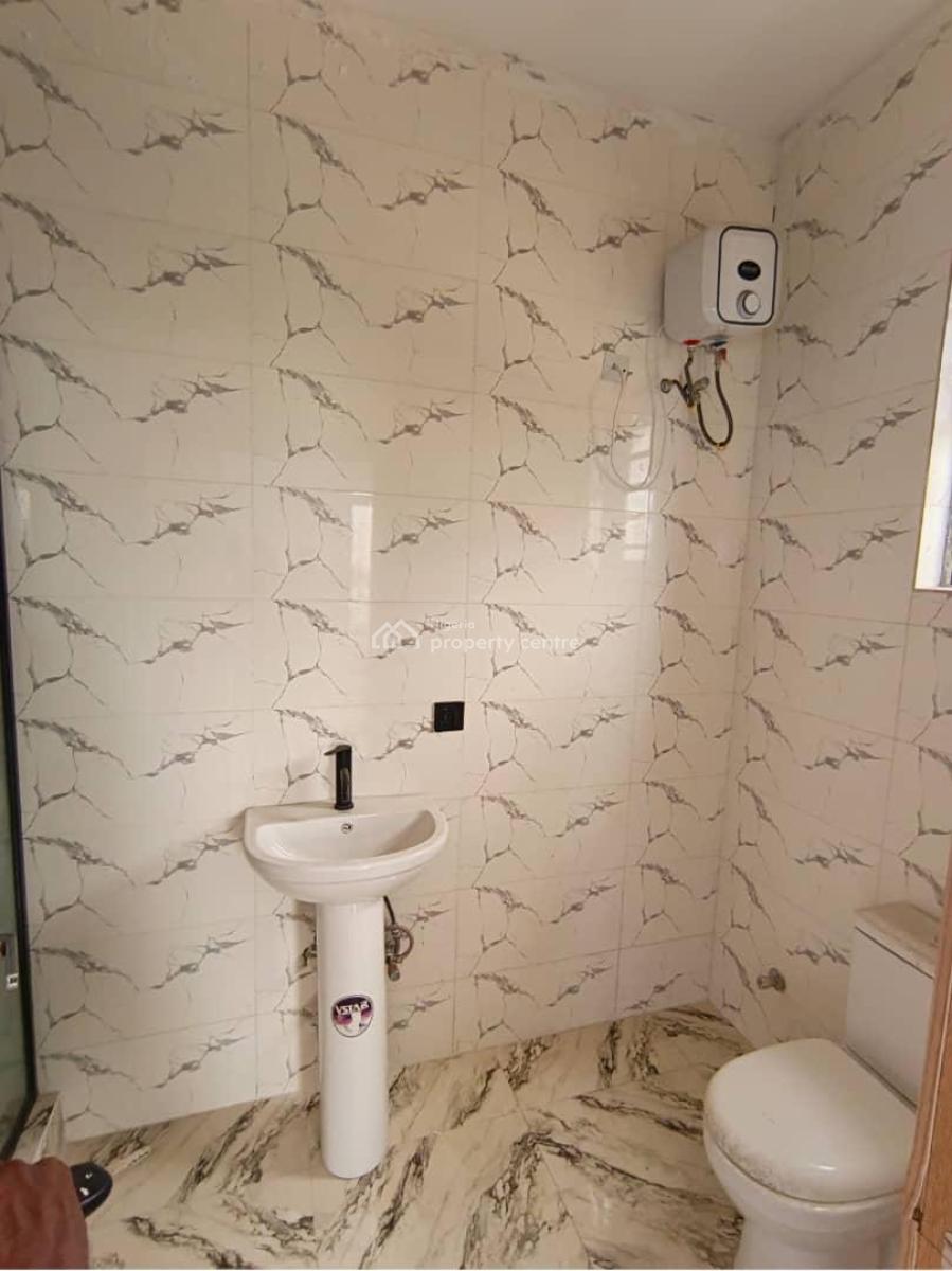 Spacious  3 Bedroom Flat  Availablle, Ado Road, Ajah, Lagos, Flat / Apartment for Rent