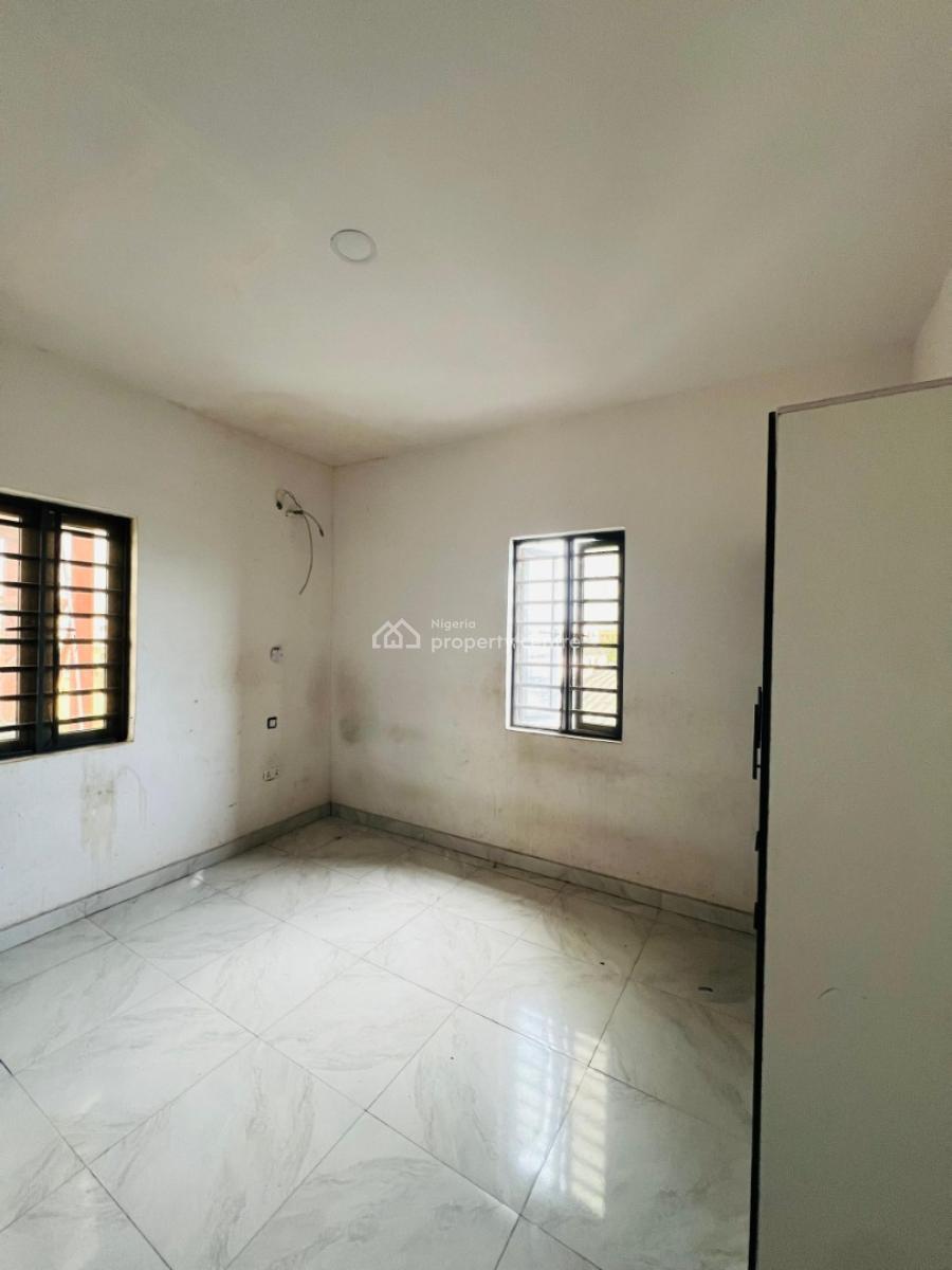 Clean 3 Bedroom Penthouse in a Secured Estate, Ologolo, Lekki, Lagos, Flat / Apartment for Rent