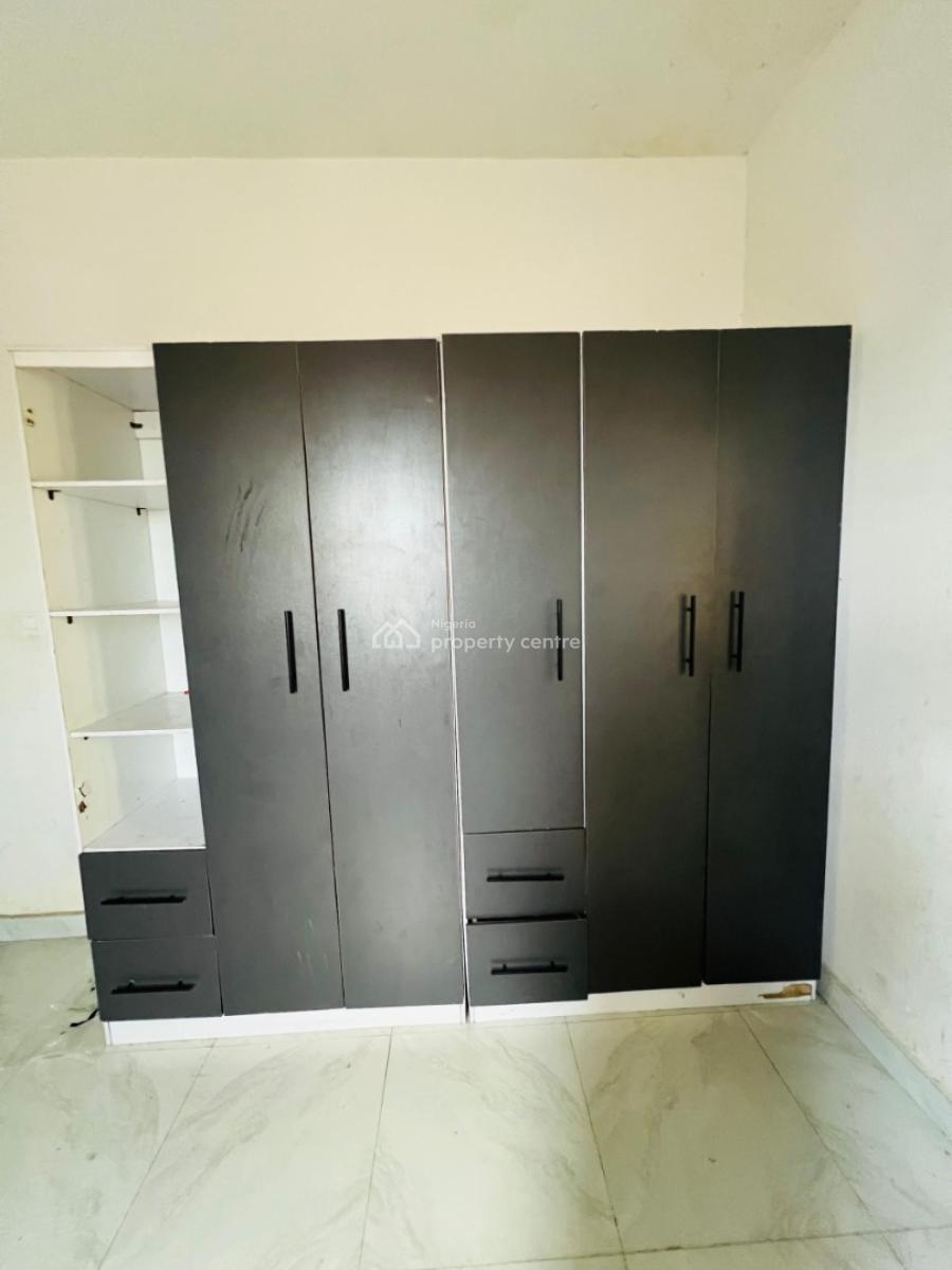 Clean 3 Bedroom Penthouse in a Secured Estate, Ologolo, Lekki, Lagos, Flat / Apartment for Rent