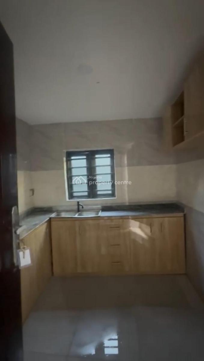 Lovely 2 Bedroom Flat, Ijesha, Surulere, Lagos, Flat / Apartment for Rent