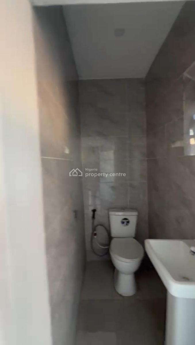 Lovely 2 Bedroom Flat, Ijesha, Surulere, Lagos, Flat / Apartment for Rent