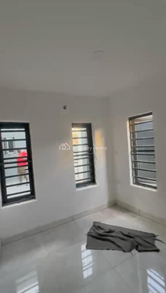Lovely 2 Bedroom Flat, Ijesha, Surulere, Lagos, Flat / Apartment for Rent