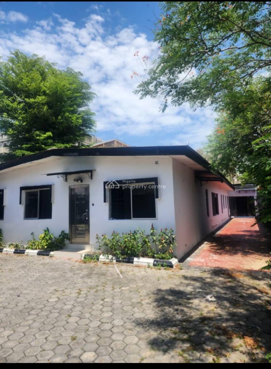 3 Bedroom Bungalow, Oduduwa Crescent, Ikeja Gra, Ikeja, Lagos, Office Space for Rent