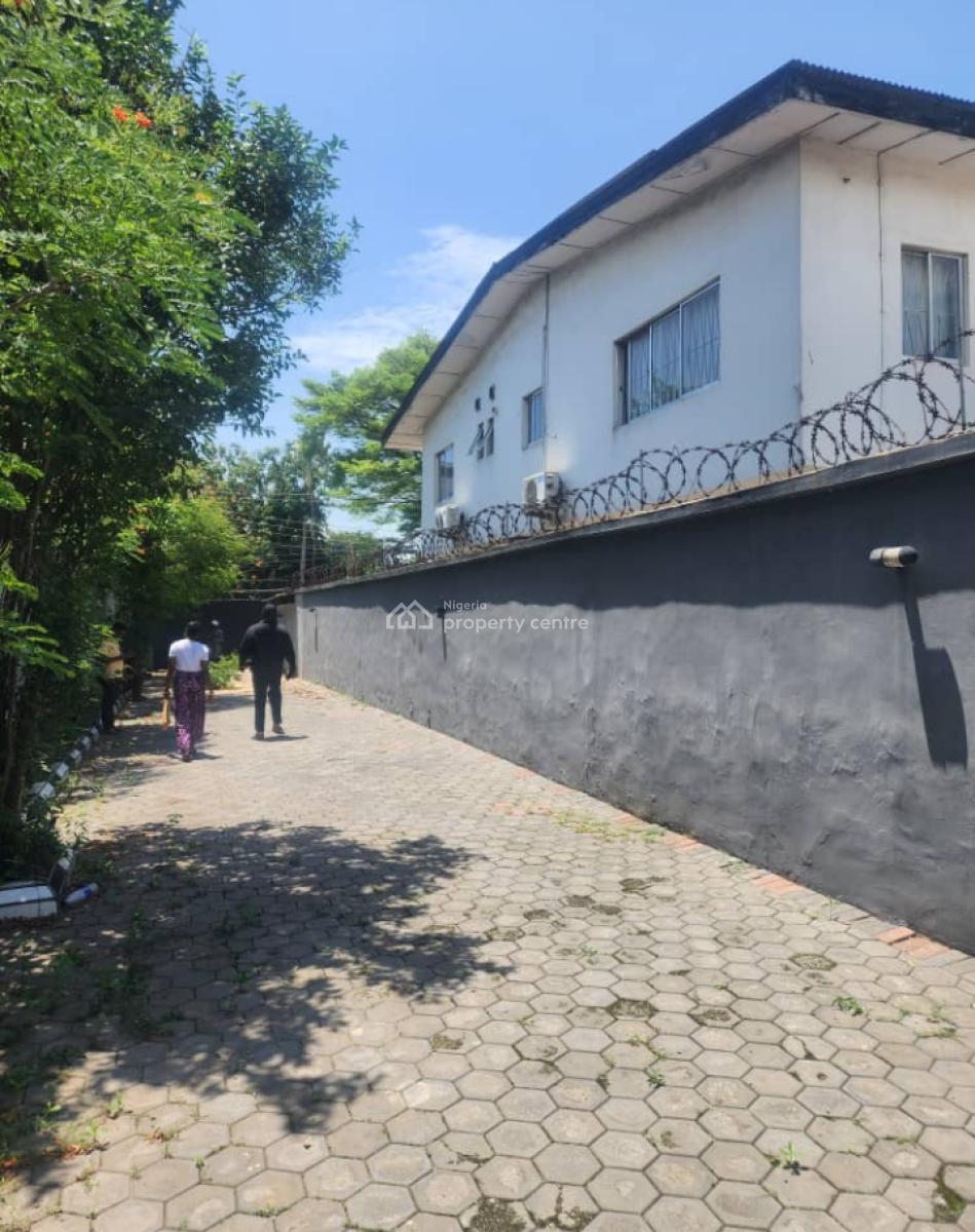 3 Bedroom Bungalow, Oduduwa Crescent, Ikeja Gra, Ikeja, Lagos, Office Space for Rent