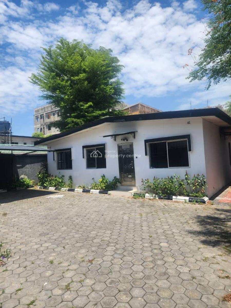 3 Bedroom Bungalow, Oduduwa Crescent, Ikeja Gra, Ikeja, Lagos, Office Space for Rent