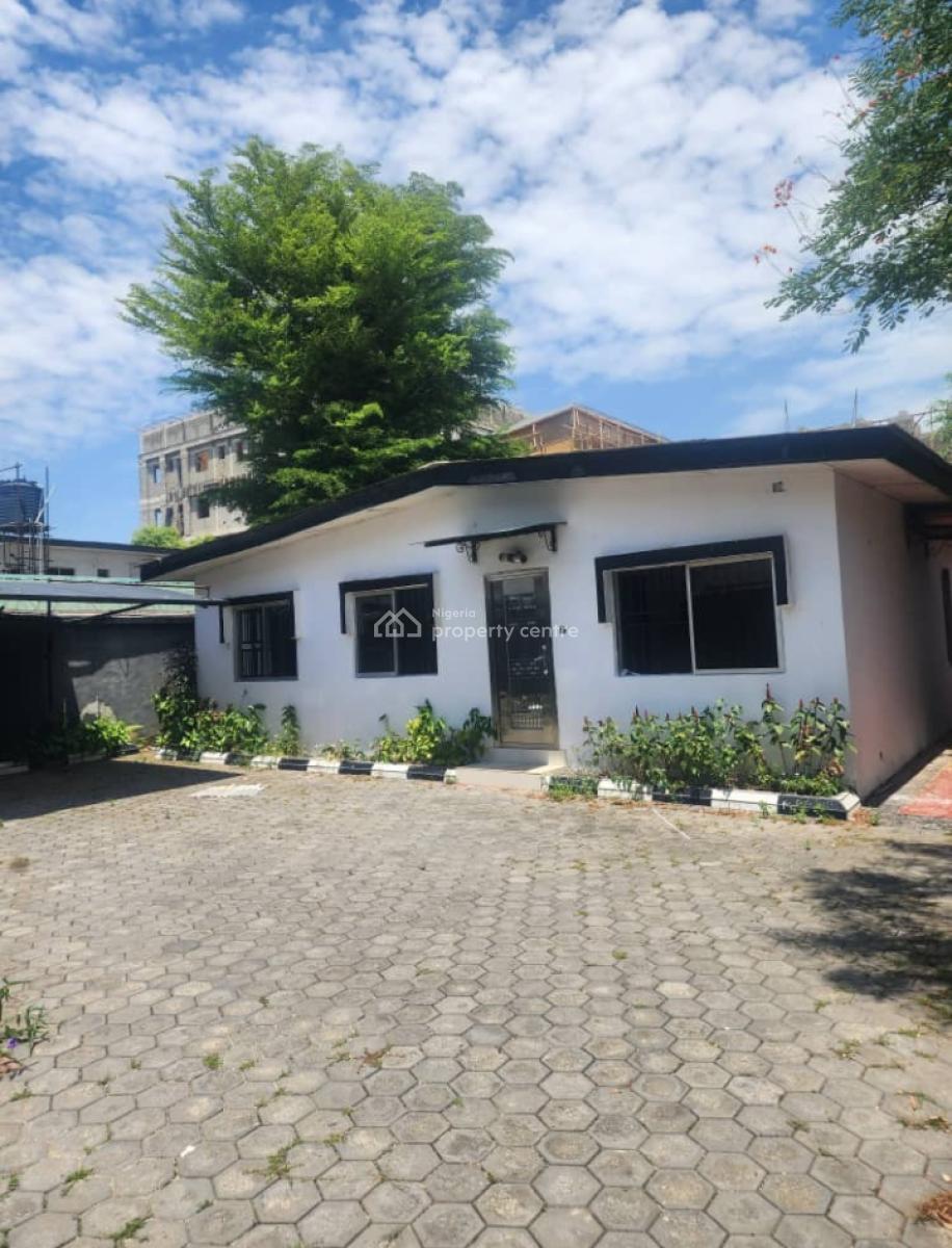 3 Bedroom Bungalow, Oduduwa Crescent, Ikeja Gra, Ikeja, Lagos, Office Space for Rent